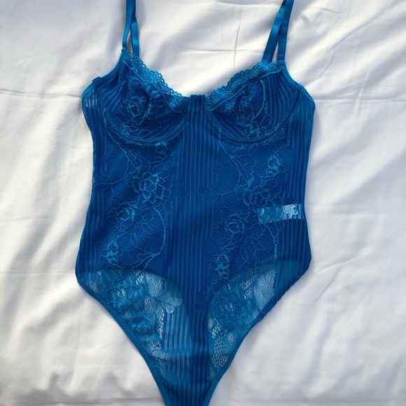 Turquoise lace body suit - Picture 2 of 5